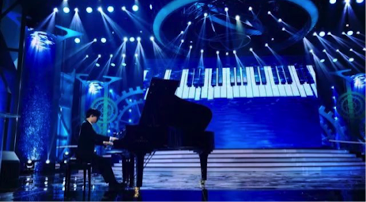 东方卫视五一晚会 JDB电子网址艺术家宋思衡奏响《长江之歌》