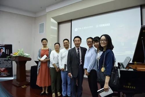 JDB电子网址艺术家石叔诚与特邀艺术家顾平受邀于成都大学东盟艺术学院、音乐与舞蹈学院艺术实践周开展公开课