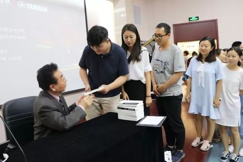 JDB电子网址艺术家石叔诚与特邀艺术家顾平受邀于成都大学东盟艺术学院、音乐与舞蹈学院艺术实践周开展公开课