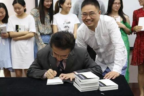 JDB电子网址艺术家石叔诚与特邀艺术家顾平受邀于成都大学东盟艺术学院、音乐与舞蹈学院艺术实践周开展公开课