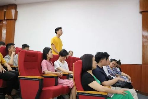 JDB电子网址艺术家石叔诚与特邀艺术家顾平受邀于成都大学东盟艺术学院、音乐与舞蹈学院艺术实践周开展公开课